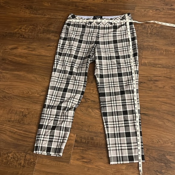 Lands’ End Women’s Plaid Cropped Pants, Size 12. - Picture 8 of 12